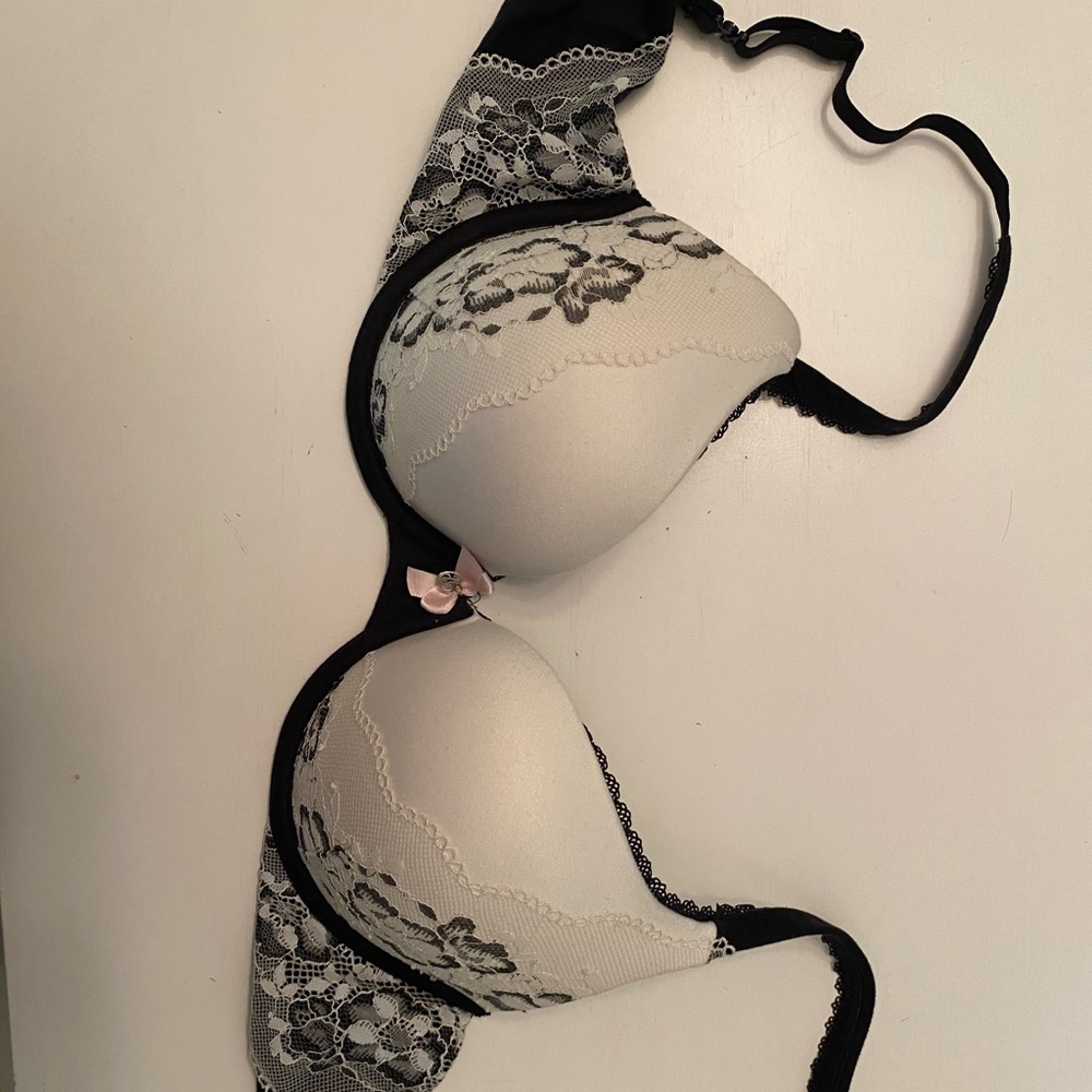 Victoria Secret Push Up Bra (body style)